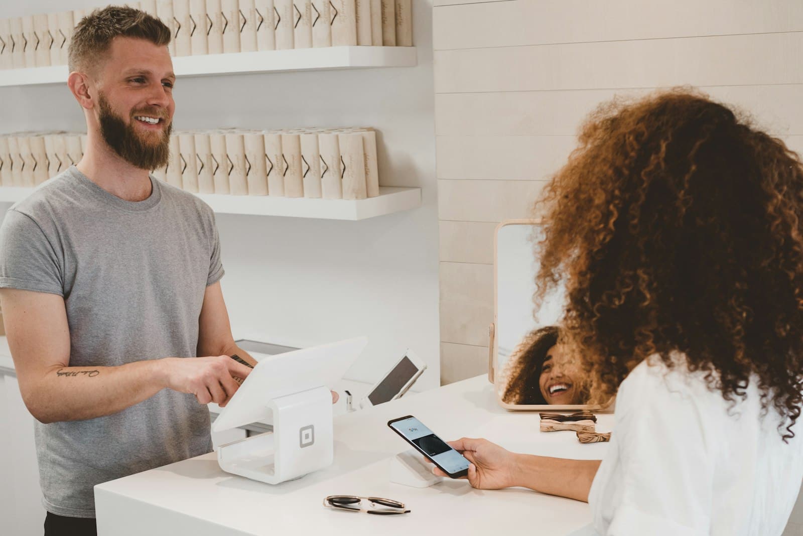 Modern retail checkout with contactless mobile payment